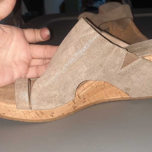 Donald j pliner genuine suede sandals size 9 - Picture 9 of 9